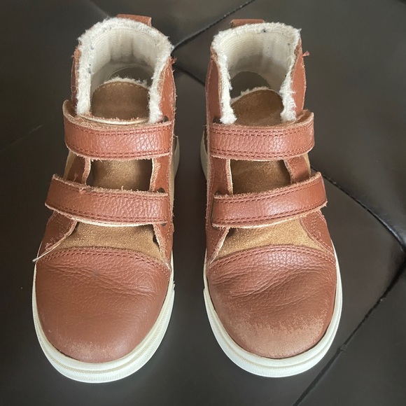 Ugg boots, size 10 - Picture 3 of 7